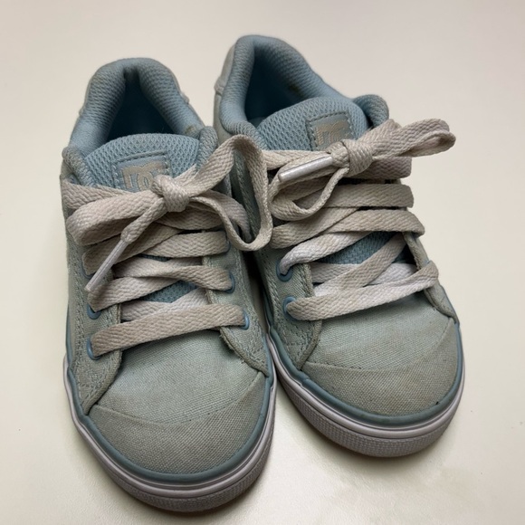2/10$ DC Skate Toddler Girls 10.5 Baby Blue Sneaker Classic Skateboarding Pastel - Picture 1 of 7
